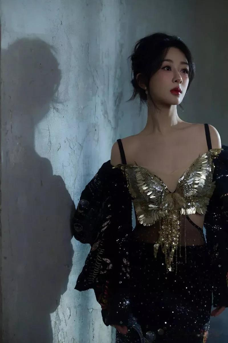 杨紫真的已经瘦到天赋上限了，现在真的好瘦，减到这程度真的牛了