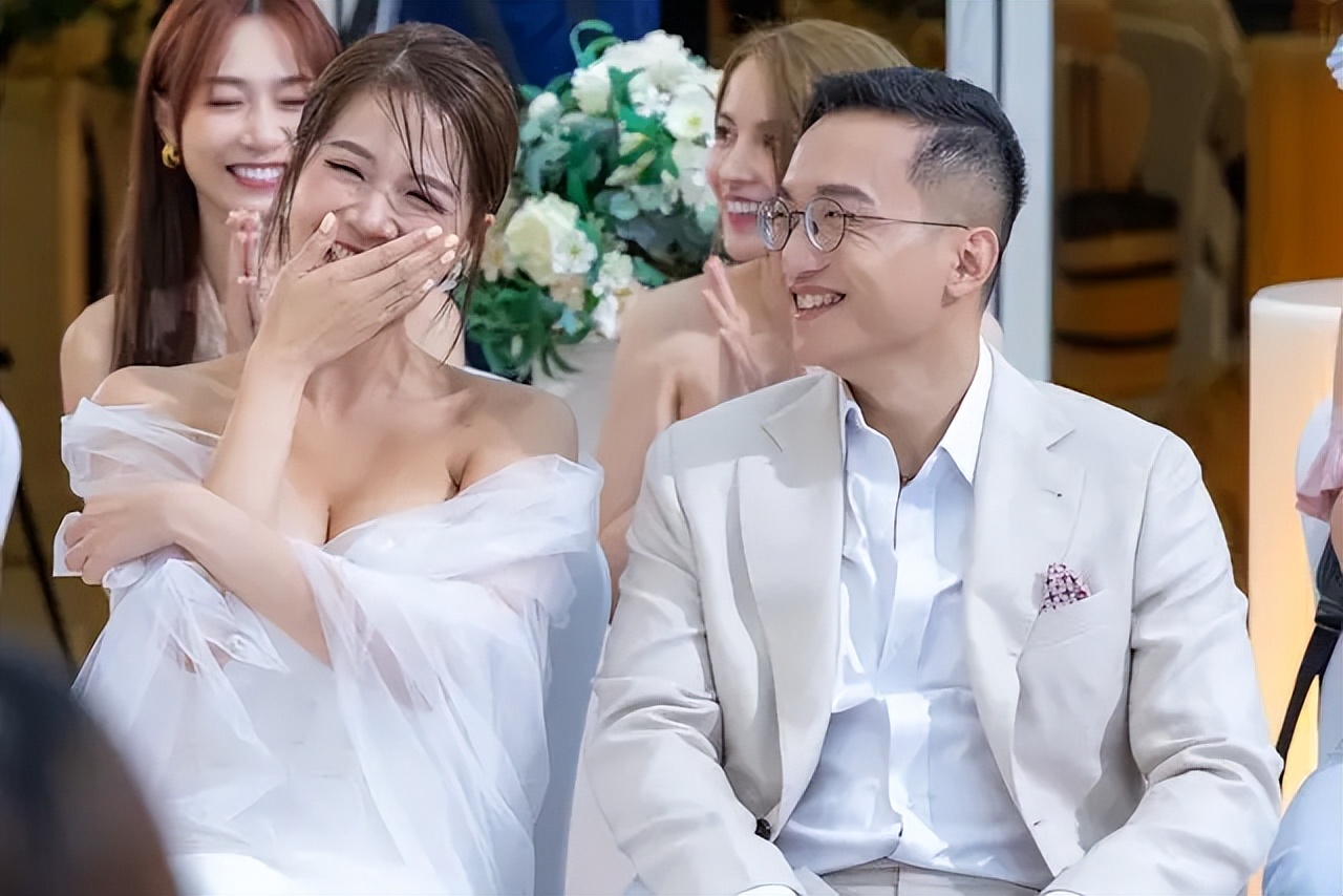 事业爱情两得意!TVB东张女神被爆热恋中,带父亲外游获赞乖女