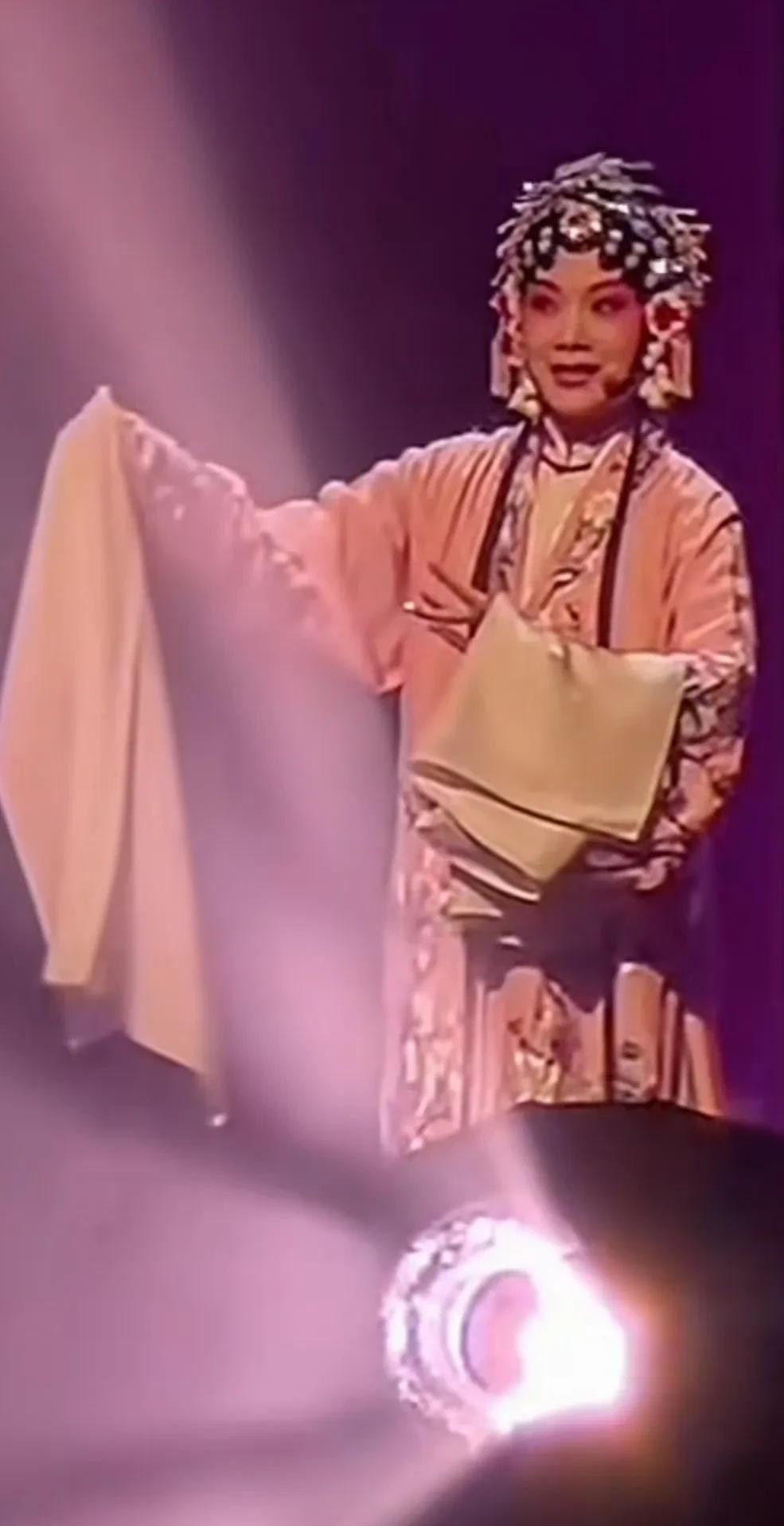 《鸿雁于飞》空降外滩，歌迷懵了，文化圈炸了：电音昆曲，刀郎要干啥？