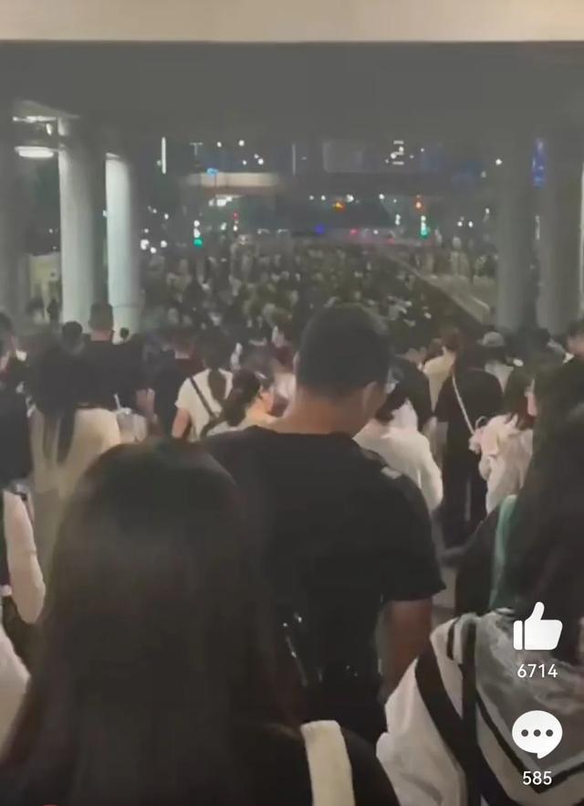 万万没想到啊，王力宏的演唱会炸出了多少富豪，3万多，人山人海