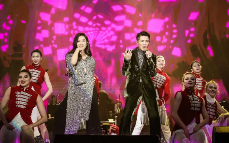 临近年关，凤凰传奇高调官宣喜讯，网友：恭喜，终于等到了这一天