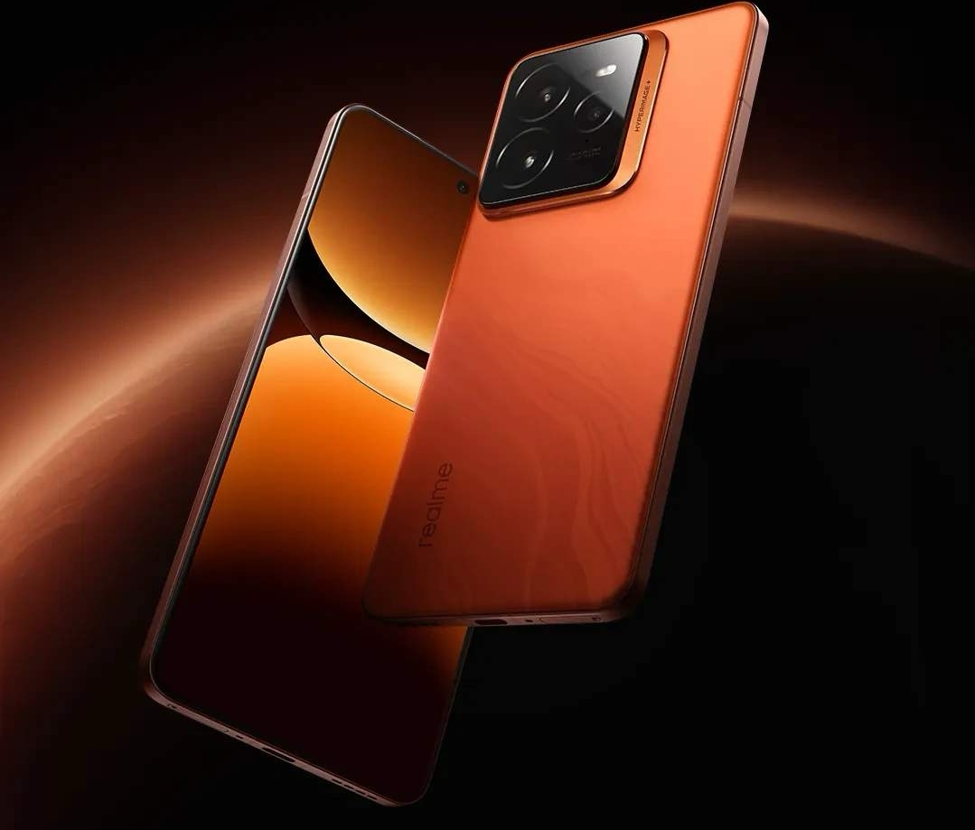 真我持續發力，驍龍8至尊版手機不到2500，大電池+IP69+120倍變焦