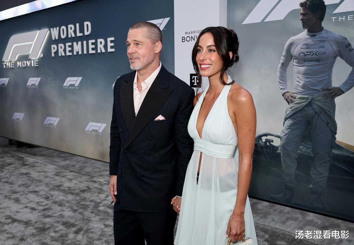 《F1:狂飙飞车》纽约全球首映礼,布拉德·皮特携小26岁女友亮相