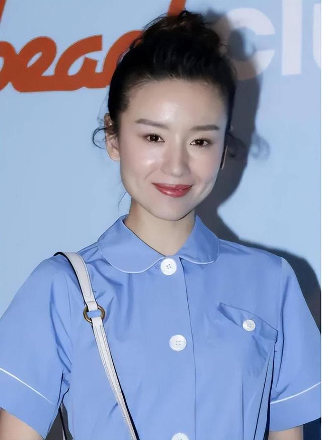 又矮又瘦的董洁算大美人吗？看完她跟秦岚、李小冉合照就知道了