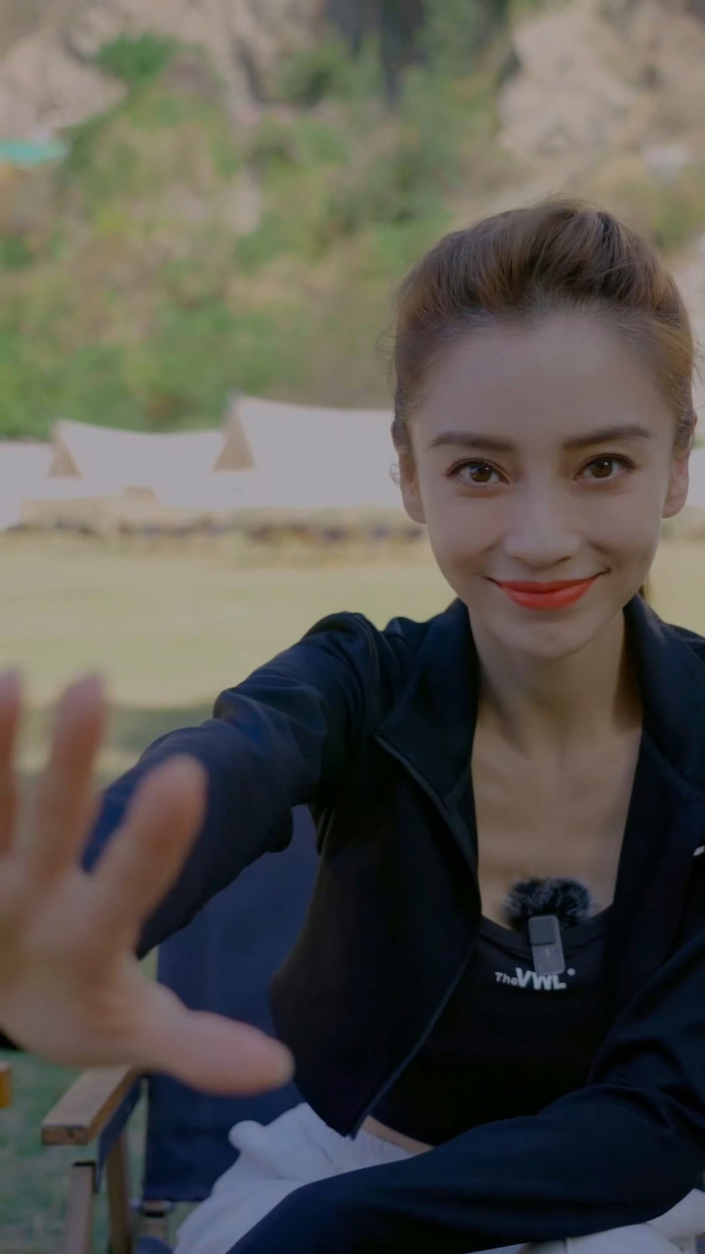 baby杨颖,休闲穿着现场直拍,简简单单尽显松弛魅力