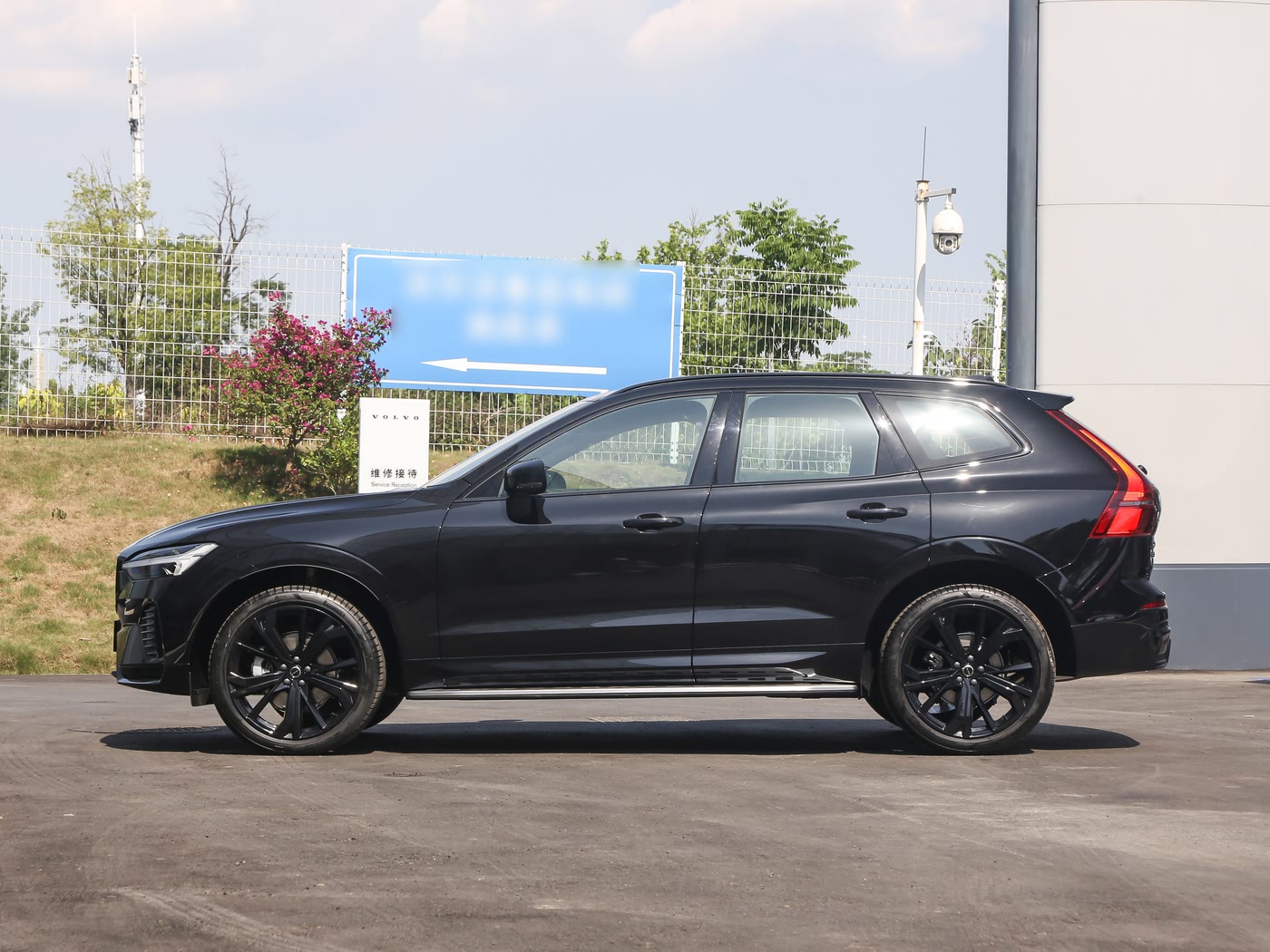 这款沃尔沃中型SUV适合家用！配黑武士外观，搭2.0T引擎+48V轻混