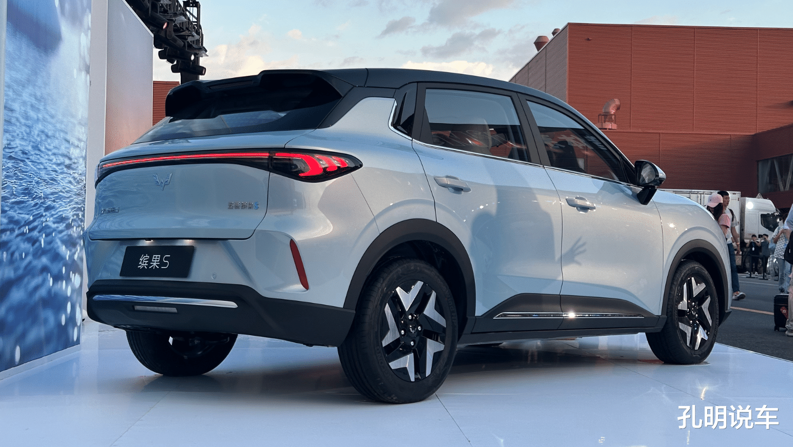 小型代步赛道新战力,五菱缤果S起步预售6.88万,并无廉价感?