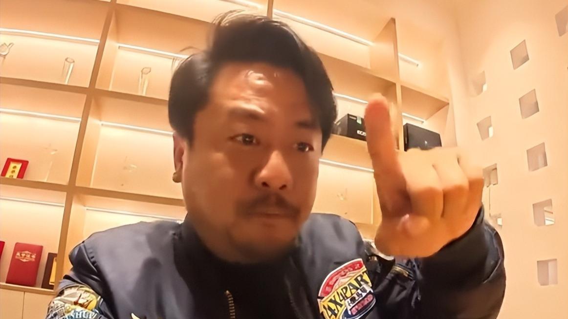 印小天八字回应景区救人，网友再提插刀事件，为他事业感到惋惜