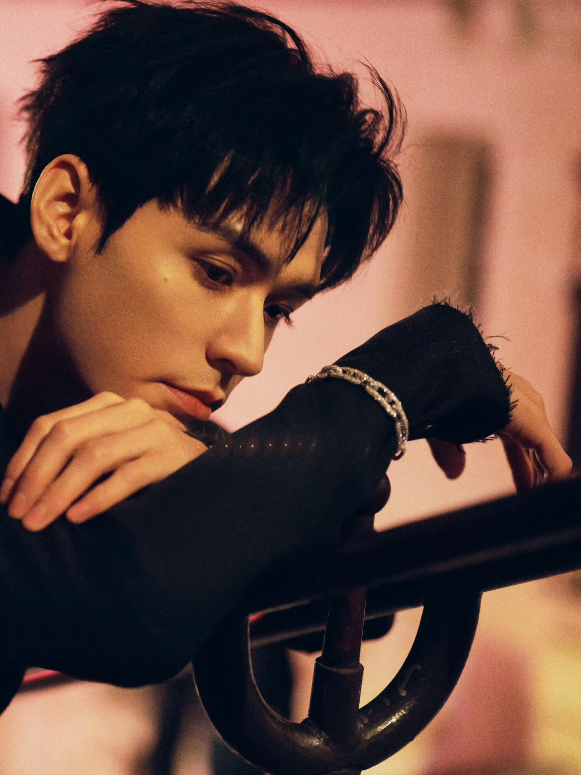 10.4日娱乐瓜:王一博 王俊凯 龚俊 檀健次 敖瑞鹏 罗云熙 李一桐 陈都灵