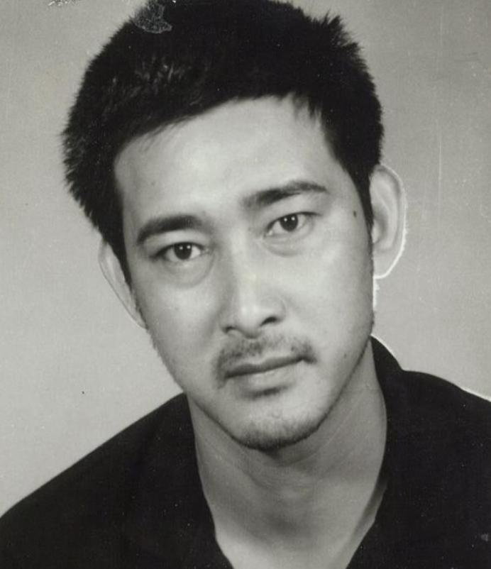 大家熟悉的他早已逝世， 一天吃几十片止痛药，去世半年公众才知道