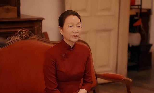 一巴掌把周迅扇懵，奚美娟才是刻在骨子里的恶人，污蔑前夫三十年