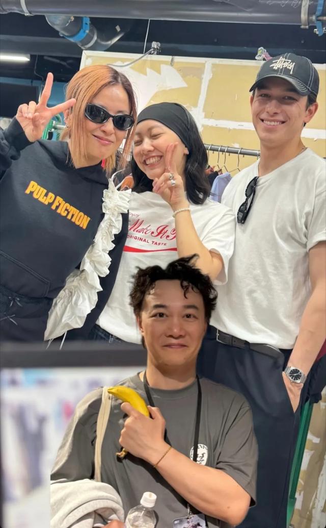 陈奕迅一家三口现身日本，20岁包包青春靓丽，混血男友伴其侧