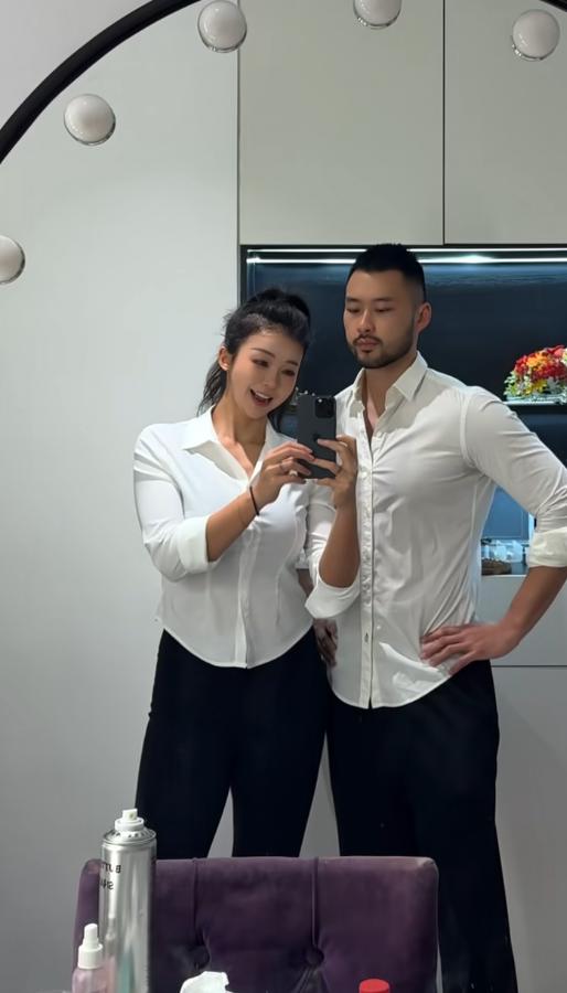 央视主持人官宣领证并怀孕,丈夫是圆脸络腮胡男子,粉丝直呼反对