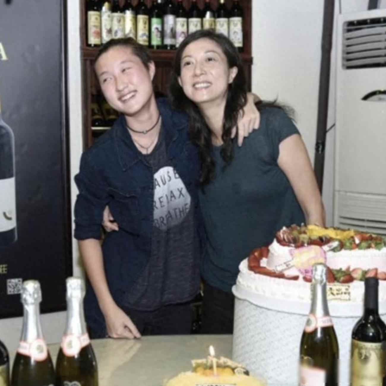 吴绮莉26岁女儿近况曝光，在香港开设计工作室，自曝收入够给房租