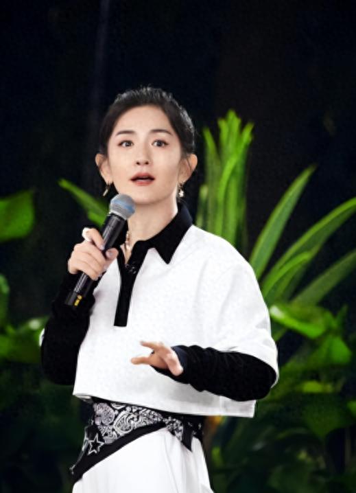 谢娜主持中国电影周年当天，央视六公主公开点名，刘烨的话应验