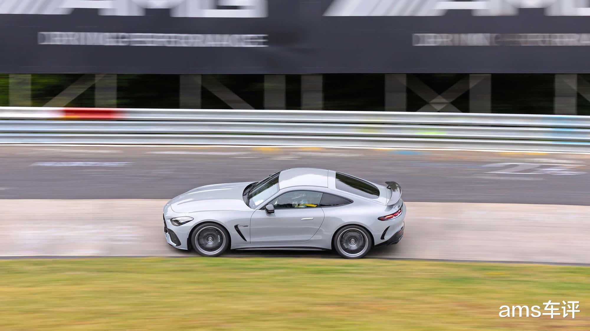 在舒适与赛道之间触到边界，AMG的取舍让GT 63 Pro变了