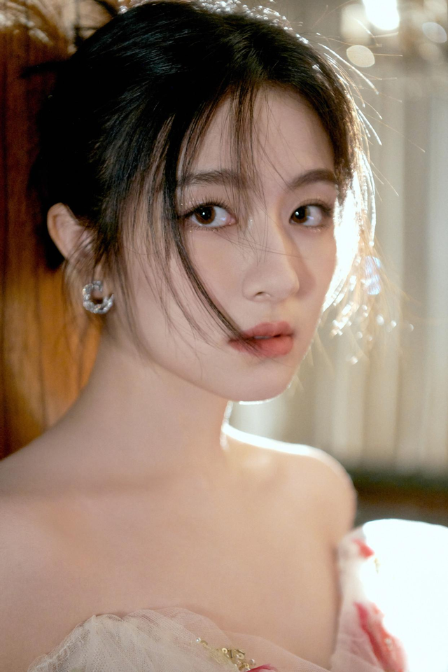 李兰迪张新成七年情断?庆祝单身快乐和秒删爬山照,疑分手实锤?