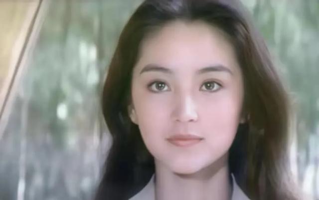 18岁林青霞美到啥程度?金庸:百年难遇!连周润发都看傻眼