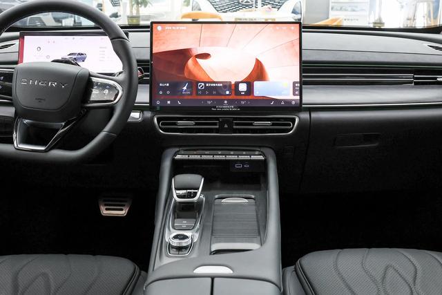 奇瑞造了辆“小奥迪”，2.0T爆254马力，车尾4根排气管，要卖爆？