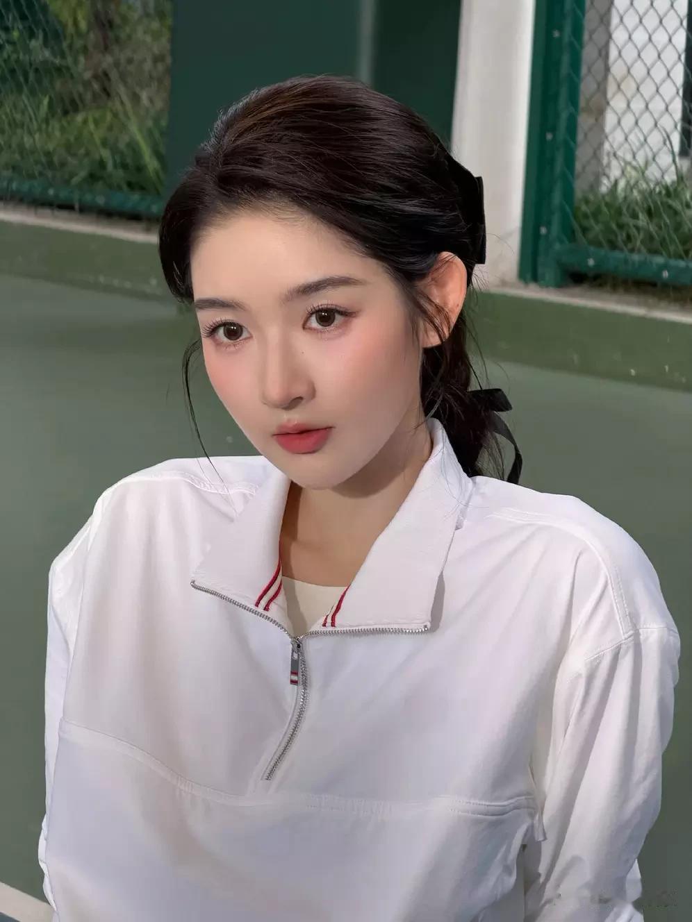 王玉雯运动照惊艳，美貌活力全开！