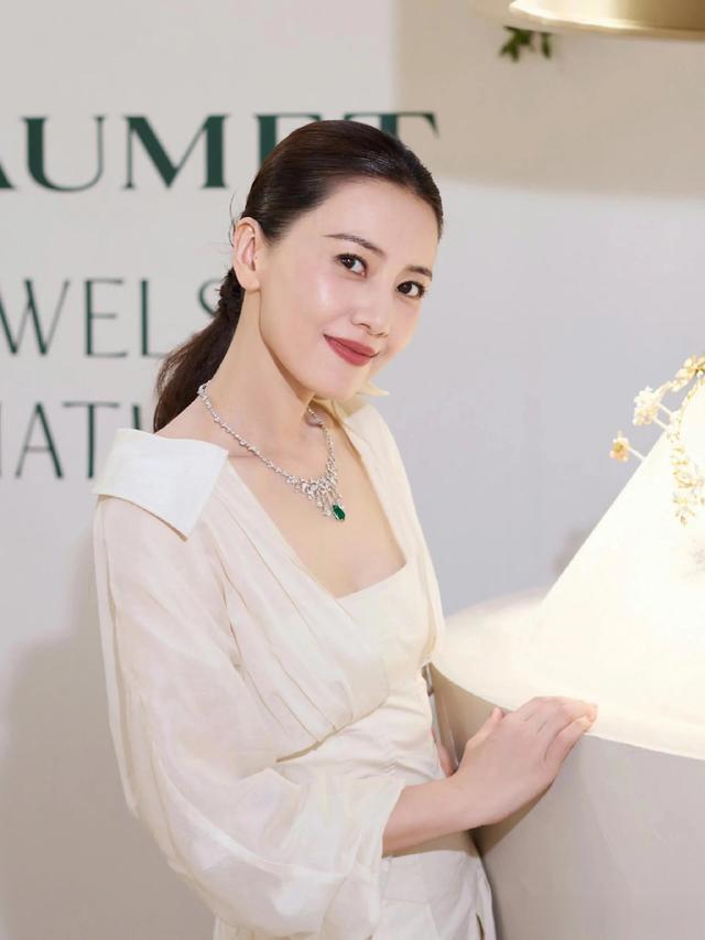 高圆圆，最新美照，被她的一颦一笑治愈了