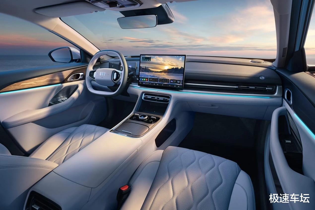 10万级家轿对决!吉利银河A7 VS 比亚迪秦L,谁更香?