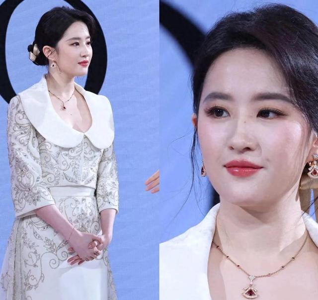 五百多天不进组,爱吃火锅和烤肉,刘亦菲活成内娱羡慕的样子