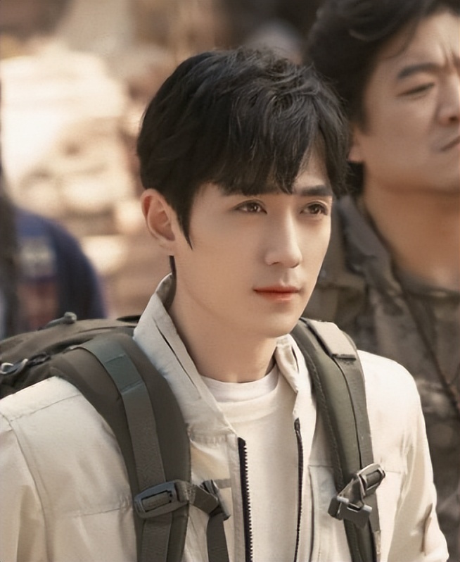 央视发文，高调官宣37岁朱一龙喜讯，全网恭喜，终于等到这一天