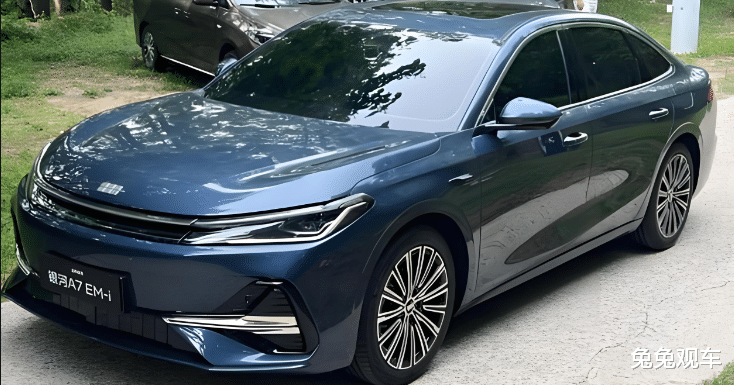 开腻了油车又不敢买纯电?吉利银河A7 EM-i说:别纠结,我全都要!