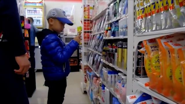 林永健回老家探望瘫痪的母亲，7岁儿子的做法让无数大人自愧不如