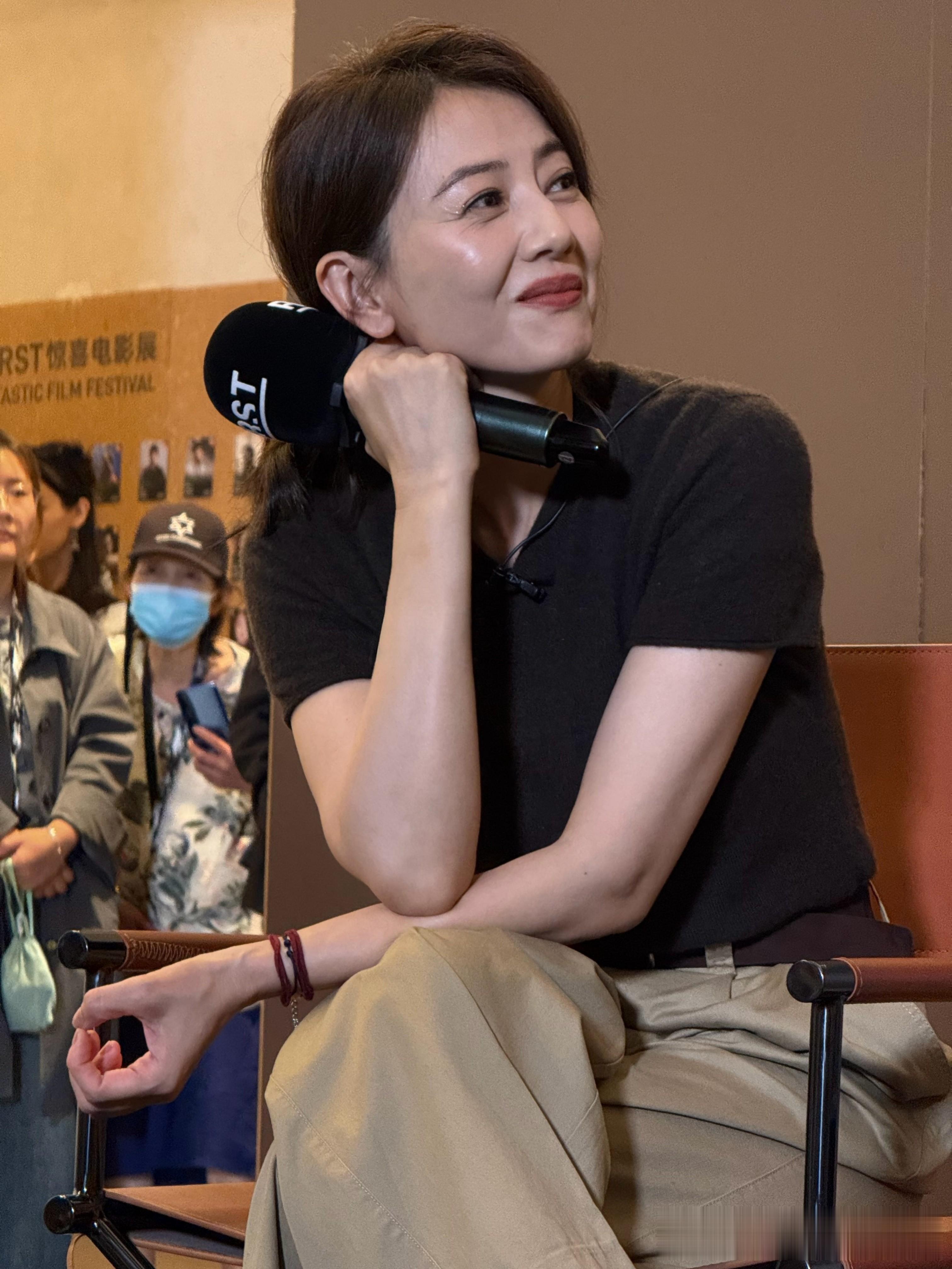 高圆圆活动现场,45岁仍被称“岁月不败美人”