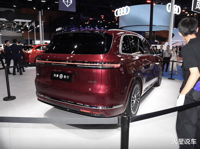 内外大变脸，还有华为技术加持，鸿蒙智行又一重磅车亮相成都车展