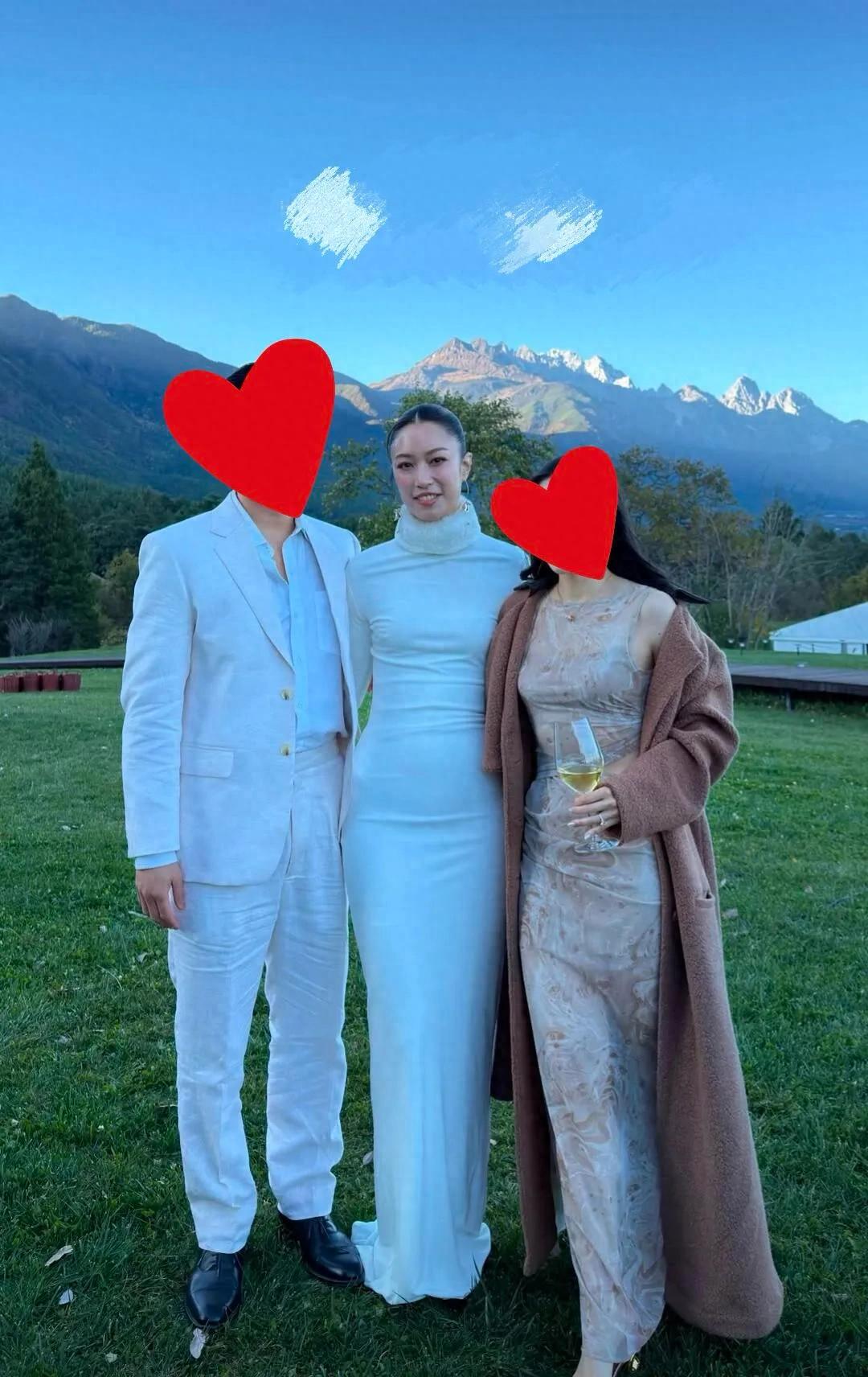 霍启仁雪山举行婚礼,妻子模样像婆婆朱玲玲,小腹隆起似双喜临门