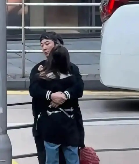 懒懒为王思聪过38岁生日！晒豪宅内景，有独立健身房，王思聪瘦了