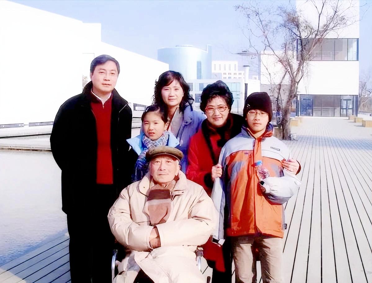 孙道临回忆往事：母亲受惊吓而死，他被演员梁波罗伤害