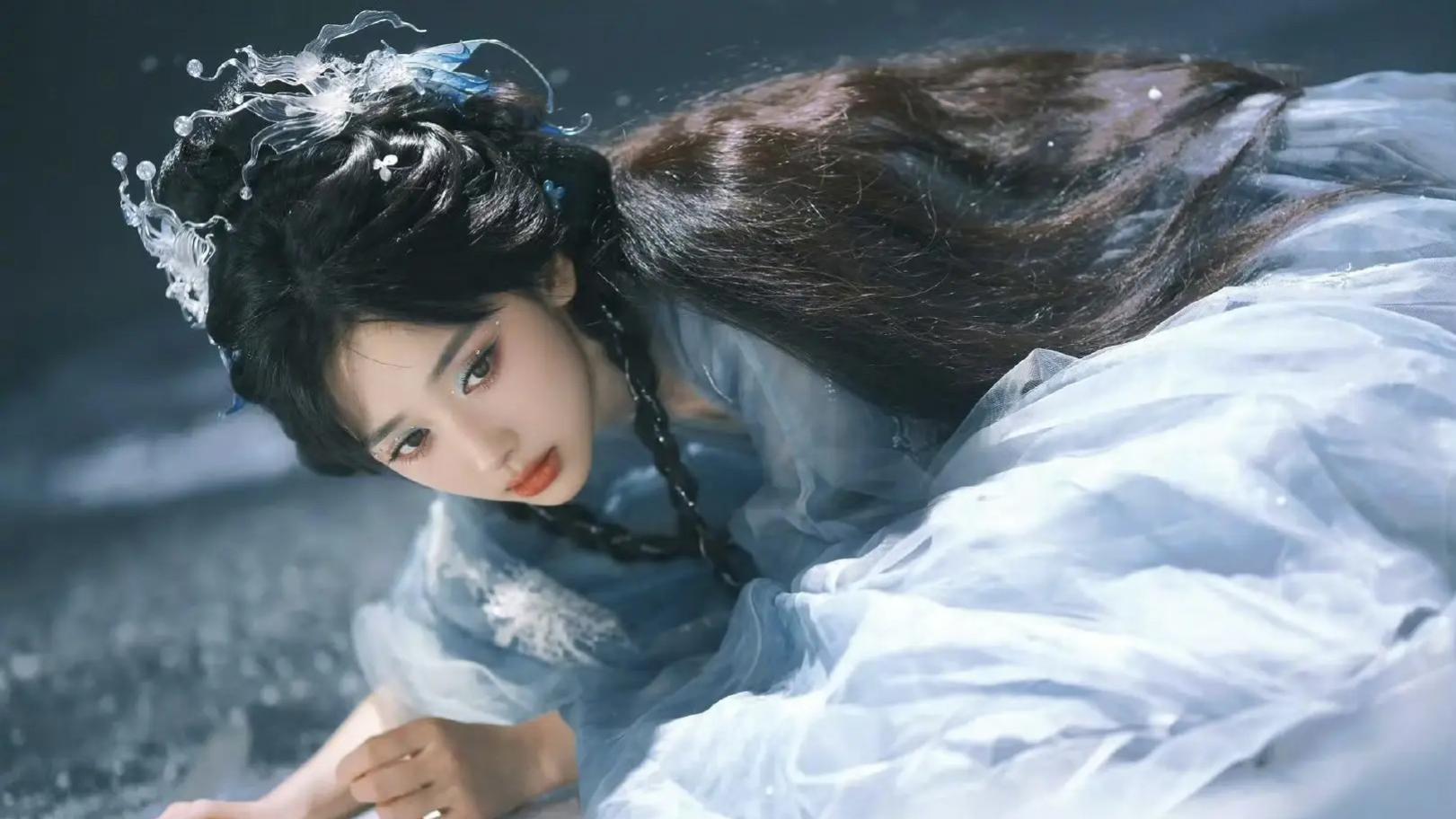 王影璐“寒鱼妆”写真引爆全网，神女美学掀起仿妆热潮