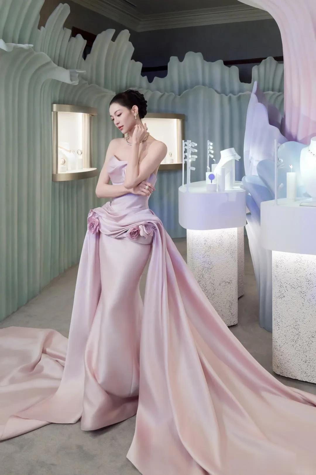 明星写真大片｜钟楚曦，美飒敢拼 反差感十足