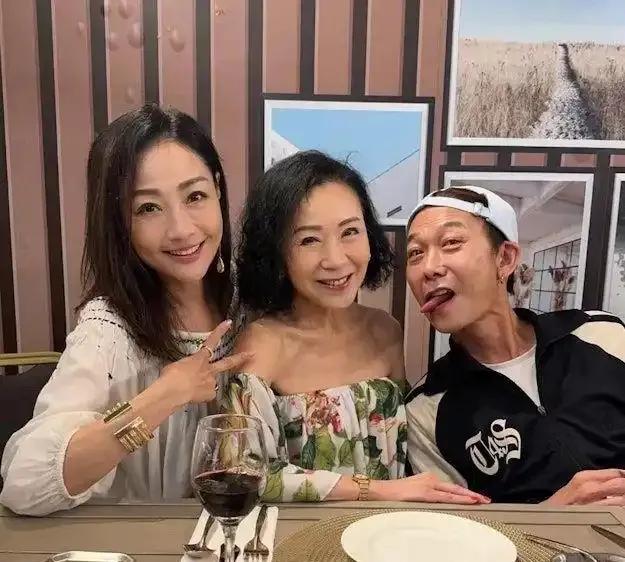 魏秋桦：长得漂亮戏也好，66岁仍然未婚