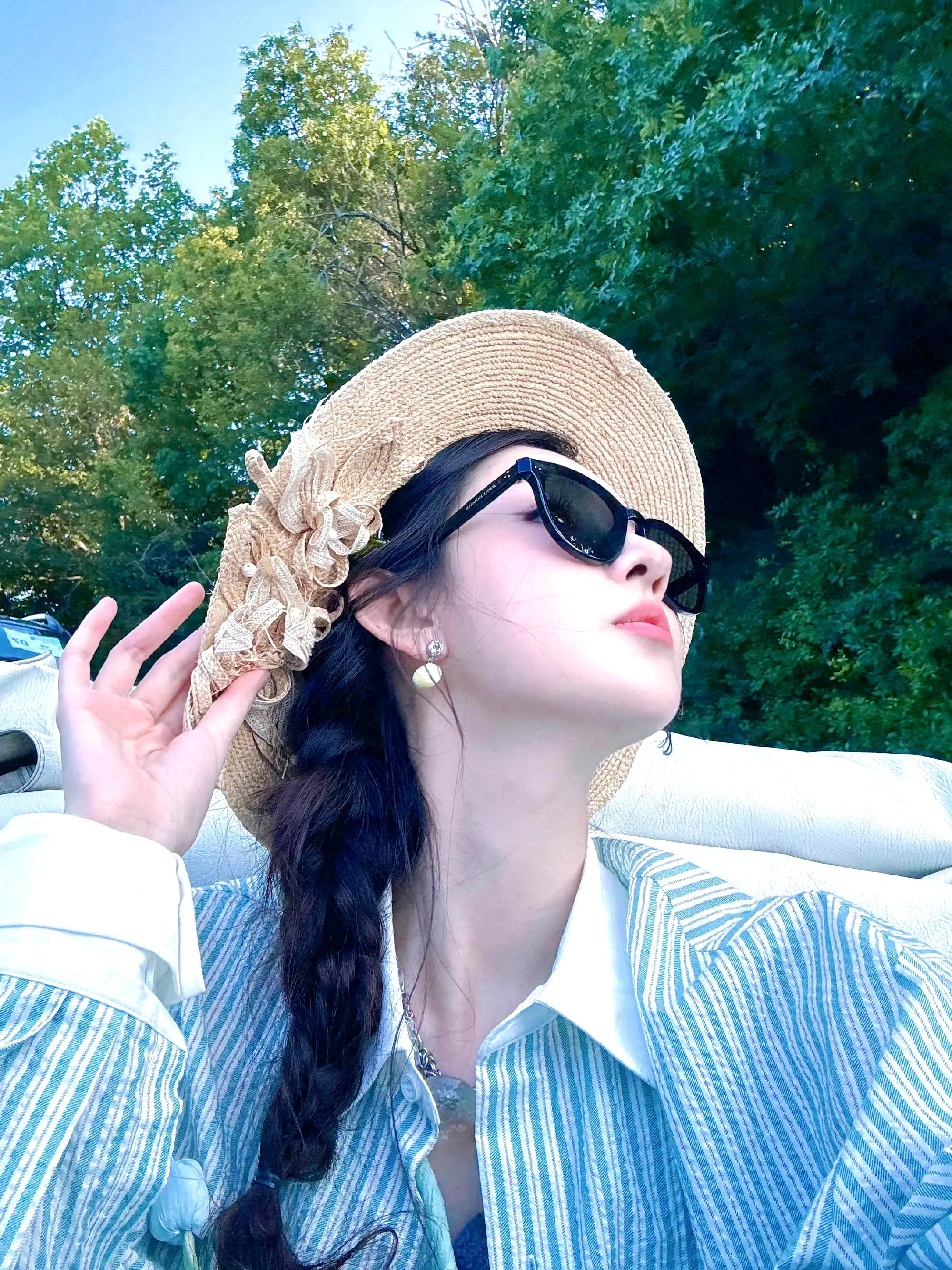 王玉雯今日游玩美照，甜美动人