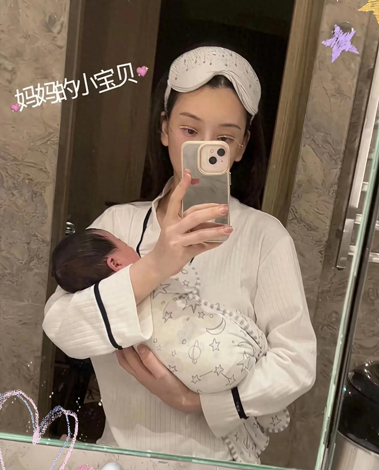 天王嫂方媛晒小女儿满月照，幸福感满满！郭富城肯定不会亏待老婆