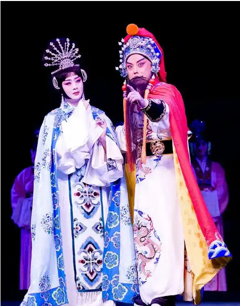 越扒越多？曝亲密照、嘲讽内地观众的于魁智，真被刘桂娟说中了