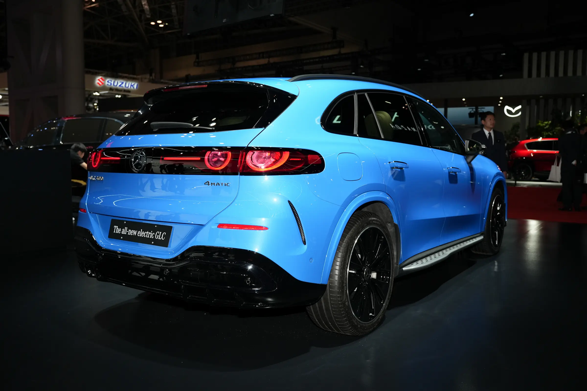 800V快充+800km续航，3秒级可破百，奔驰GLC EV究竟有何看点？