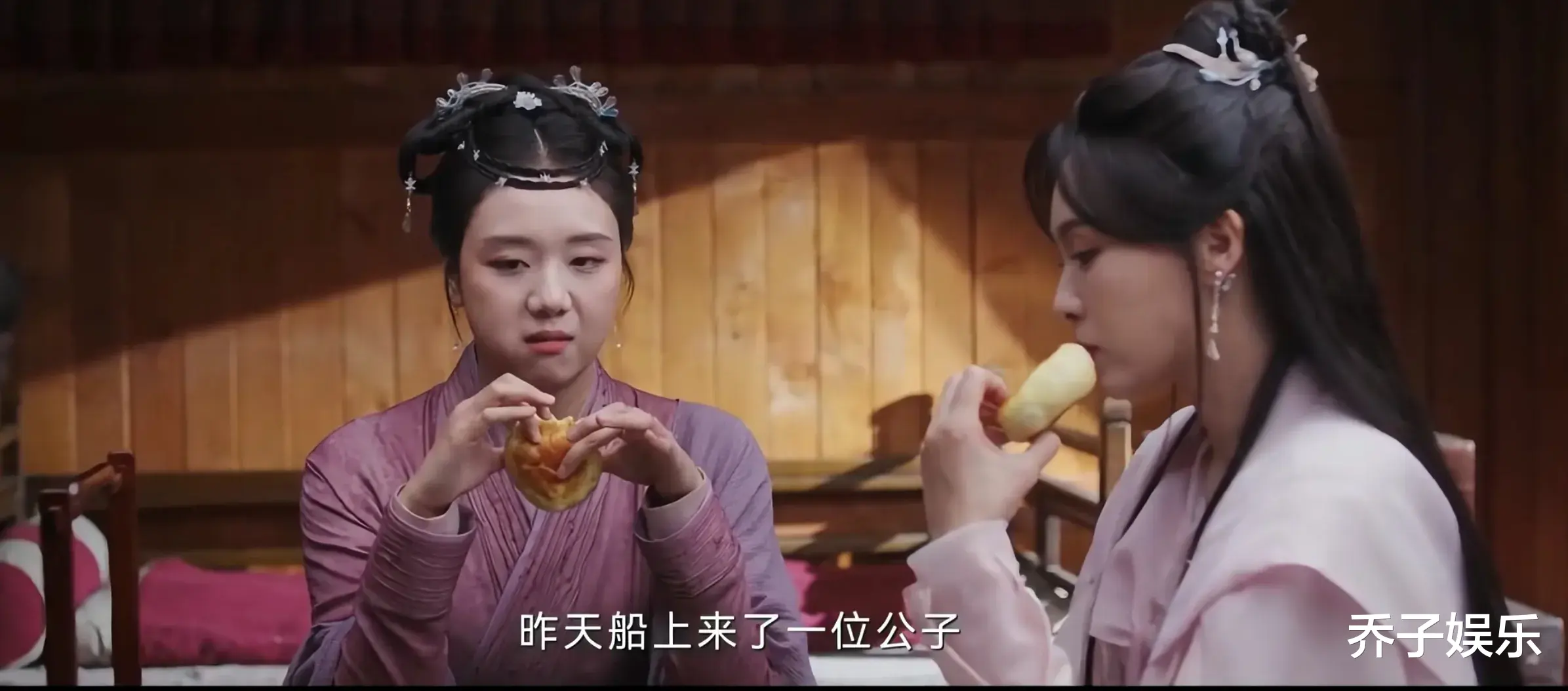 念无双：这是唐嫣假吃被“现场处刑”了吗，相比较赵丽颖太敷衍了