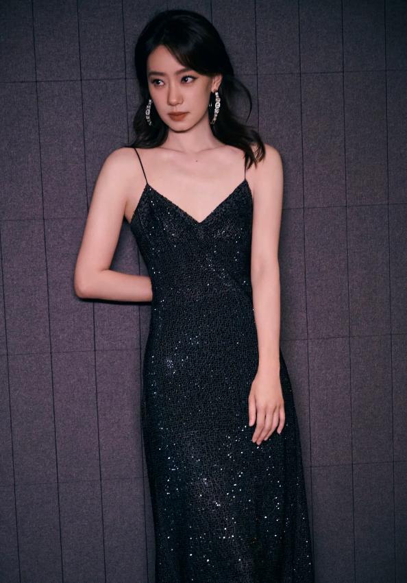 温婉大气骨相抗打 张小斐算不算顶级美人？看她的出圈神图就懂了