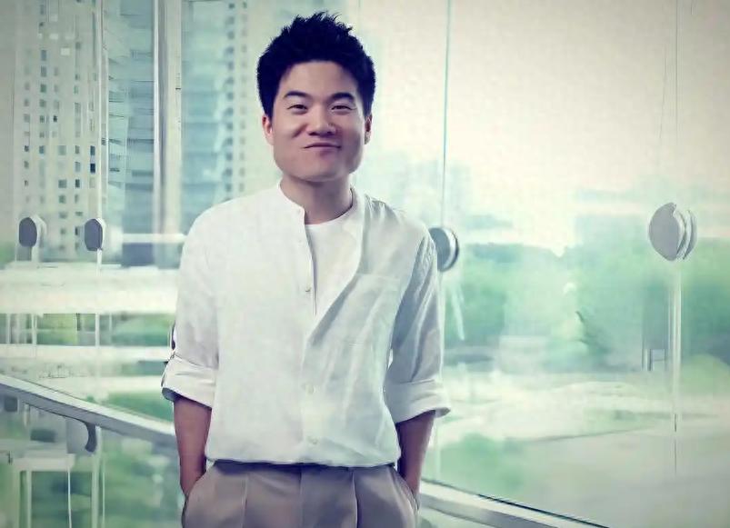 藏不住了？央媒点名董宇辉，曝光其真实处境，罗永浩的话有人信了