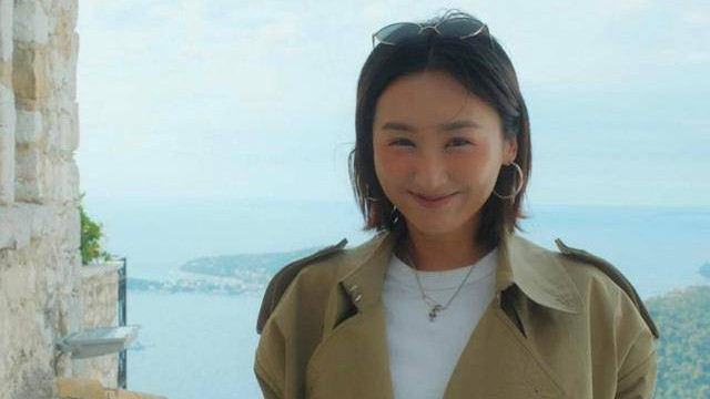 TVB花旦台庆晚装，完美身材获赞，感情生活备受关注