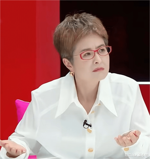 女网红开会像在玩角色扮演，张泉灵录再见爱人都没这么着急上火