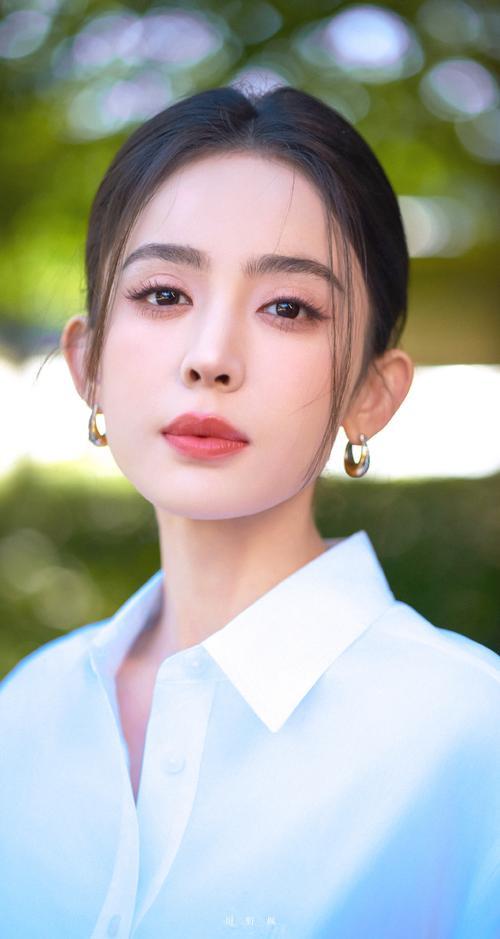 古力娜扎：星光淬炼下的破茧之路