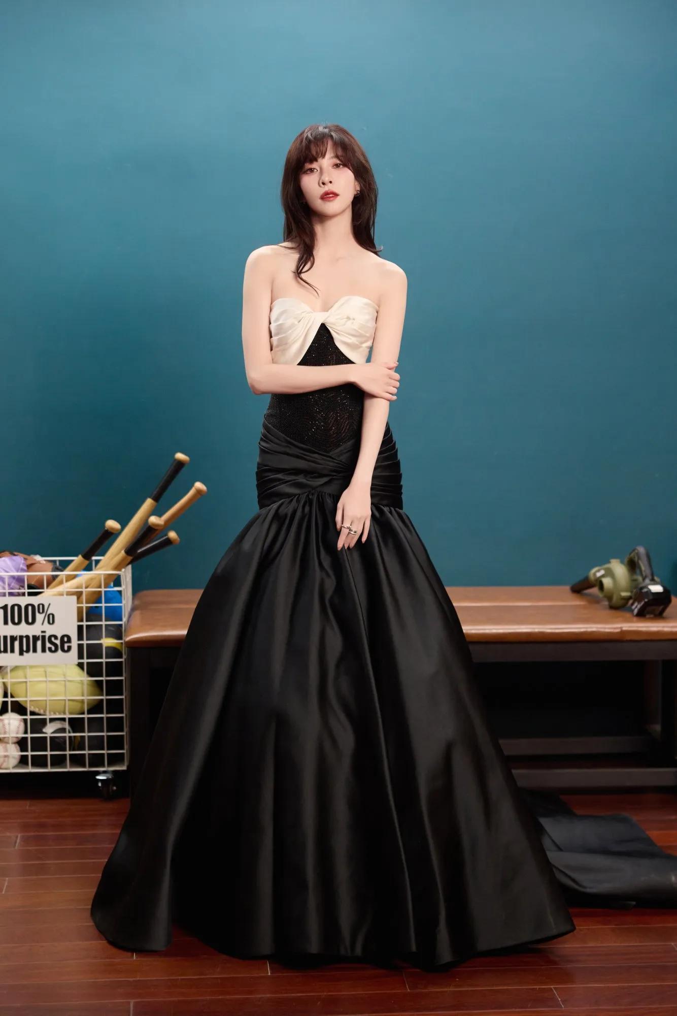 宋妍霏抹胸裙写真美图