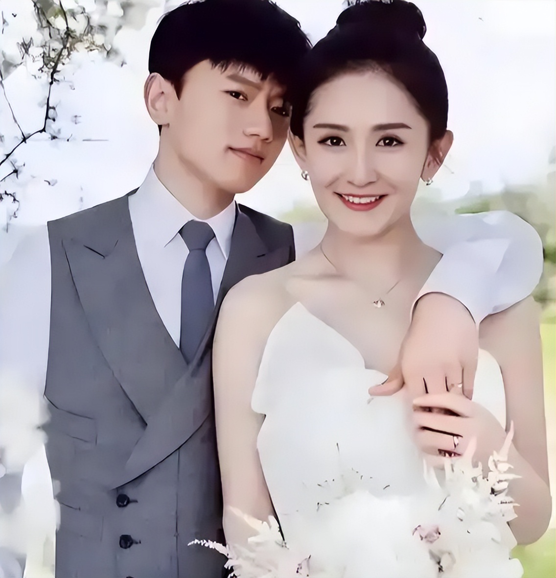 谢娜主持中国电影周年当天，央视六公主公开点名，刘烨的话应验